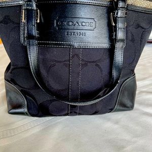 This is a GREAT COACH bag🛍️